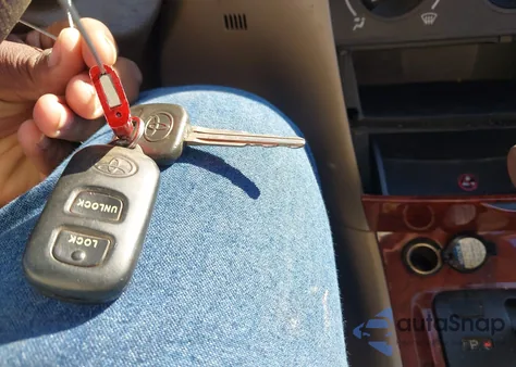 2004 Toyota Corolla Le z USA, uszkodzony, nr VIN 2T1BR38E64C183030